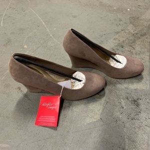 New in box Ladies wedge shoes